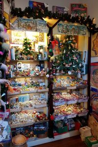 Glasschmuck im Weihnachtsmarkt Glasschmuck im Weihnachtsmarkt